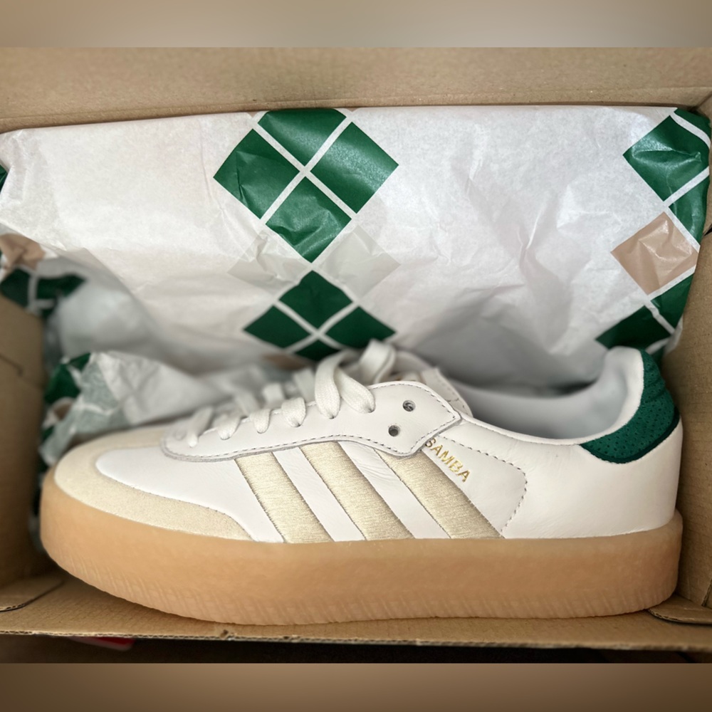 Adidas sambae sneakers white/green/gum - women’s size 6💚🤍 - Picture 2 of 6
